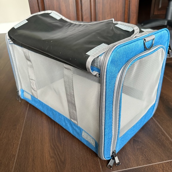 Gapzer Soft Sided Pet Carrier for Large and Medium Pets - Picture 10 of 14